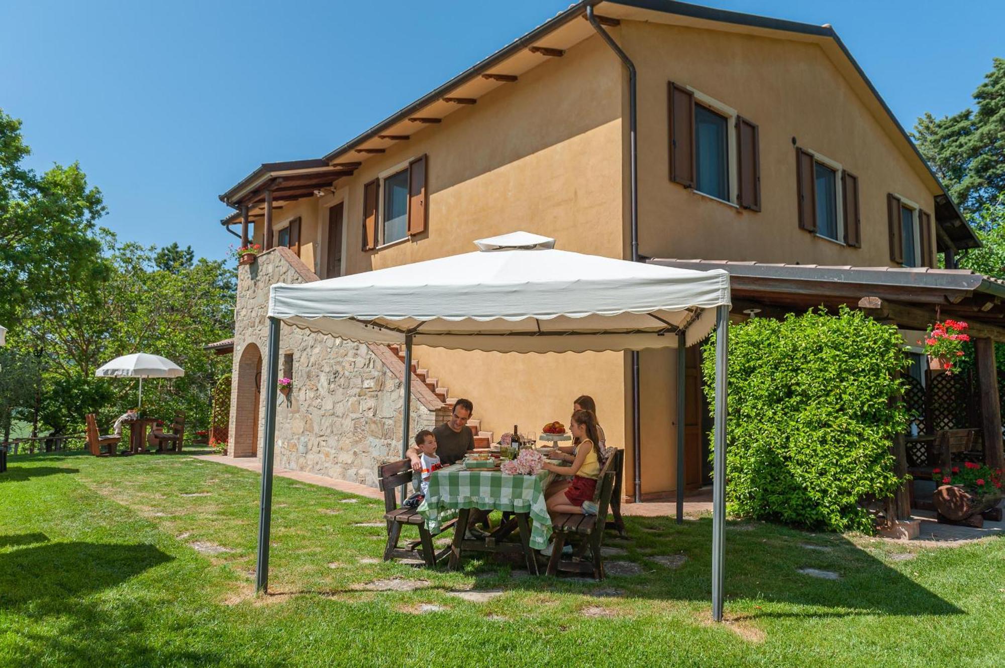 Agriturismo Le Dolci Colline Valfabbrica Εξωτερικό φωτογραφία