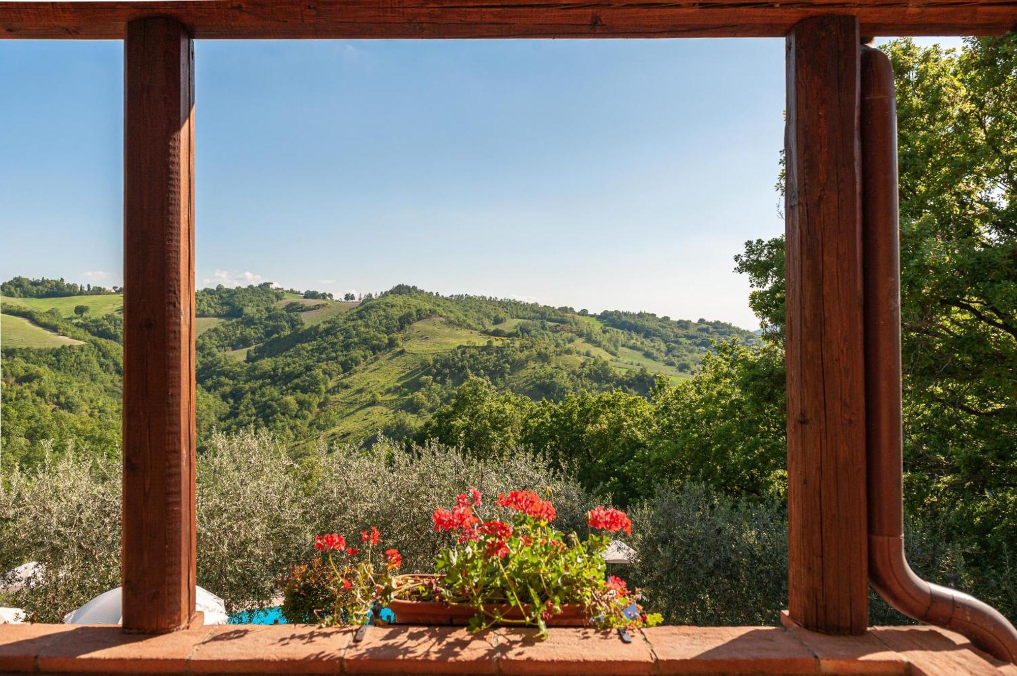 Agriturismo Le Dolci Colline Valfabbrica Εξωτερικό φωτογραφία